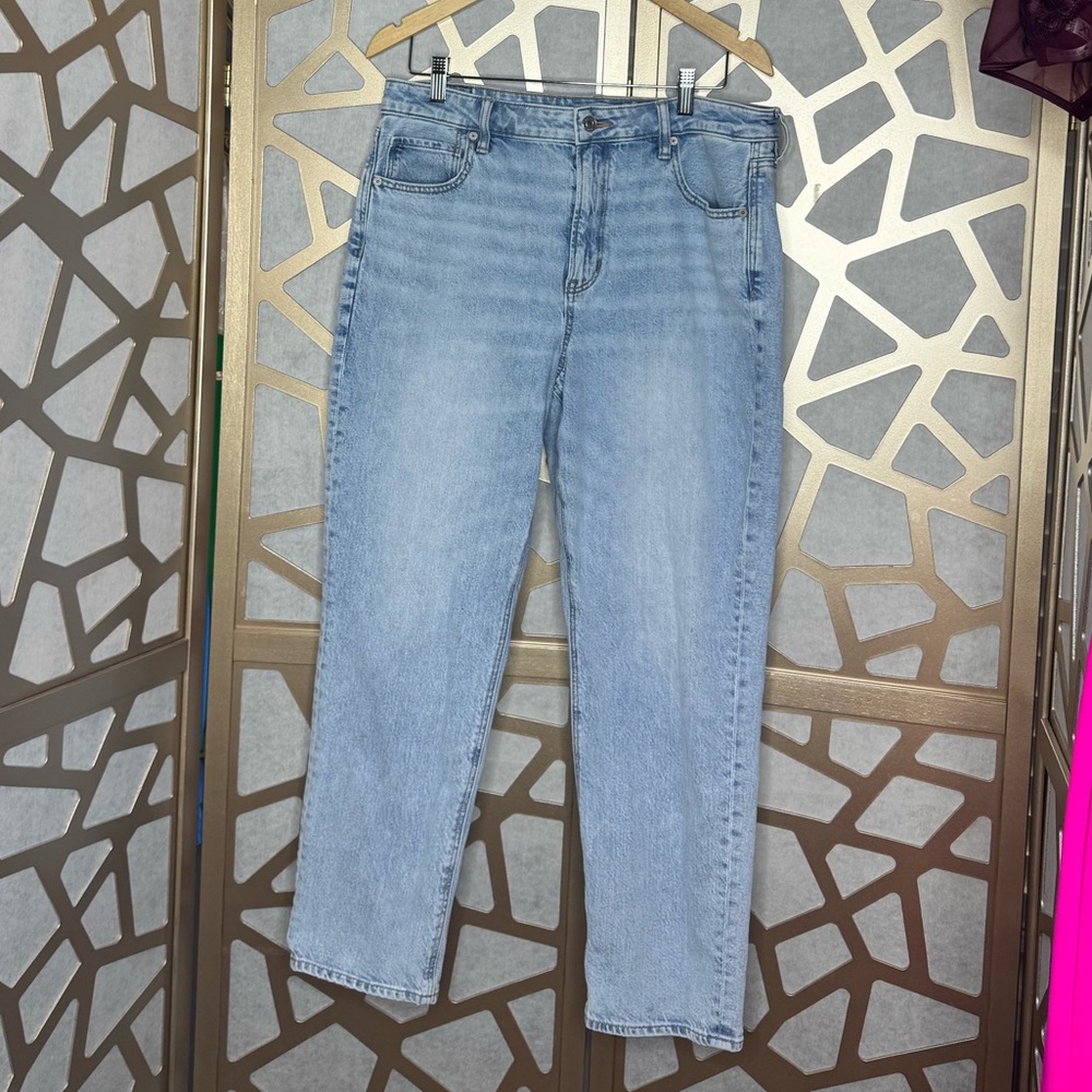 AEO MOM JEANS SIZE 12 SHORT